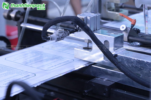 L&agrave;m khu&ocirc;n bể tạo h&igrave;nh