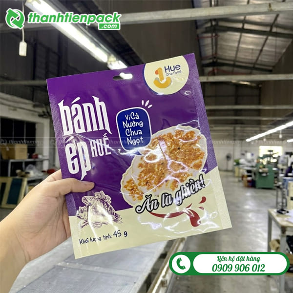 In t&uacute;i h&agrave;n 3 bi&ecirc;n đựng b&aacute;nh &eacute;p Huế