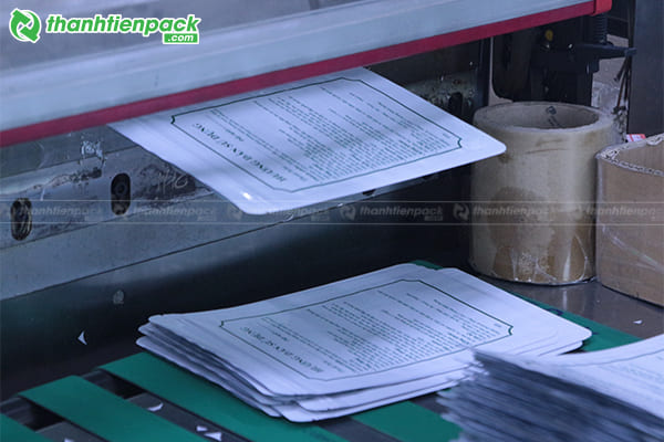 Sản xuất túi zip đựng bánh kẹo