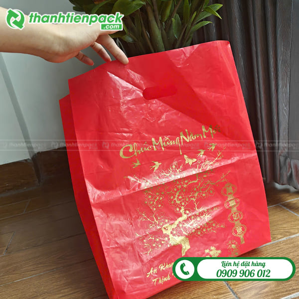 Túi bóng đỏ đựng quà