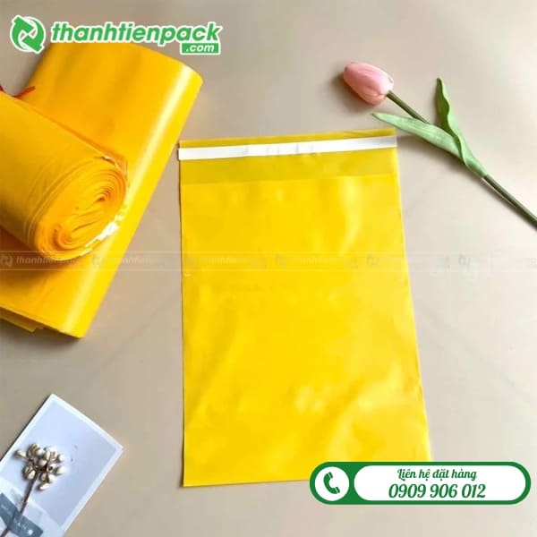 Túi đựng quần áo keo dán