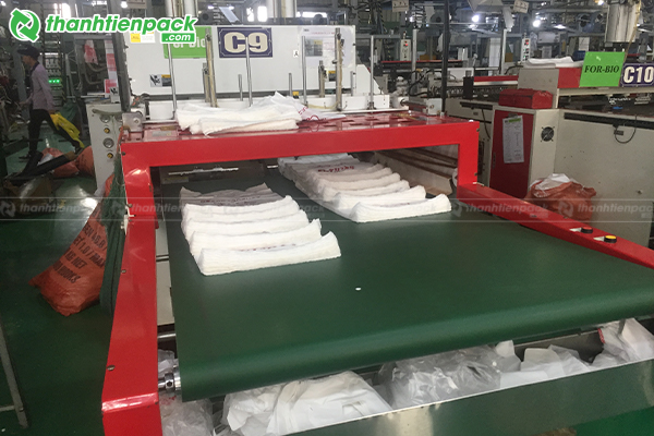 Xưởng sản xuất túi hút chân không 1 mặt nhám