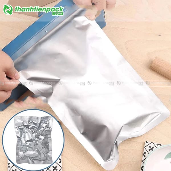 Mẫu t&uacute;i bạc h&uacute;t ch&acirc;n kh&ocirc;ng